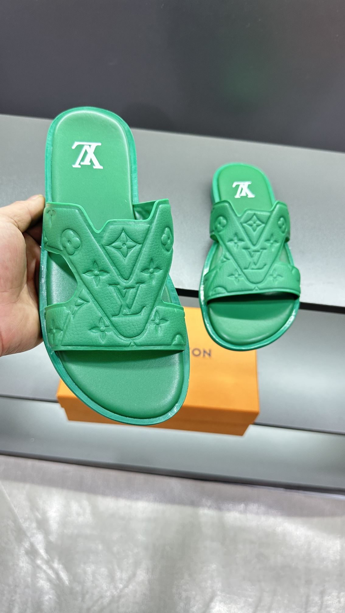 Louis Vuitton Slippers